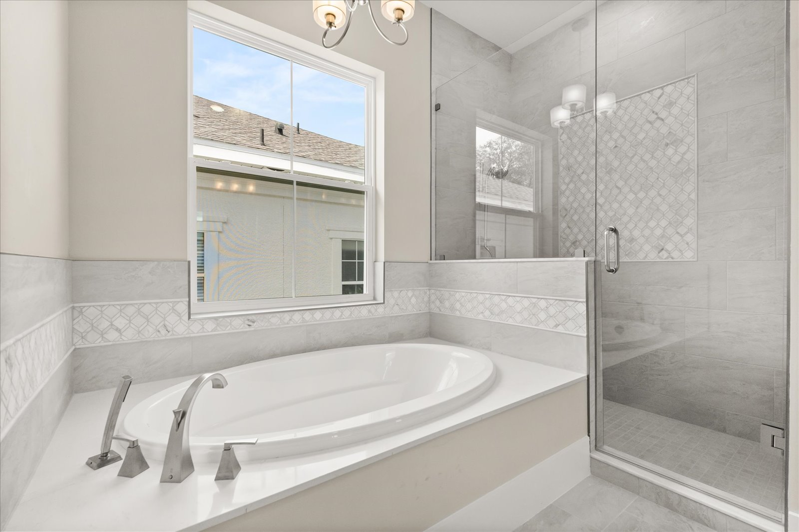 White double-vanity bath