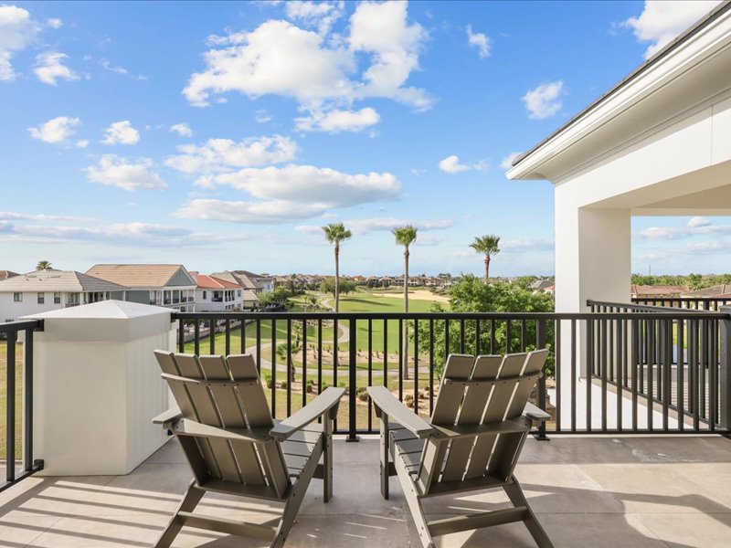 Upper balcony with lounge chairs overlooking the fairway