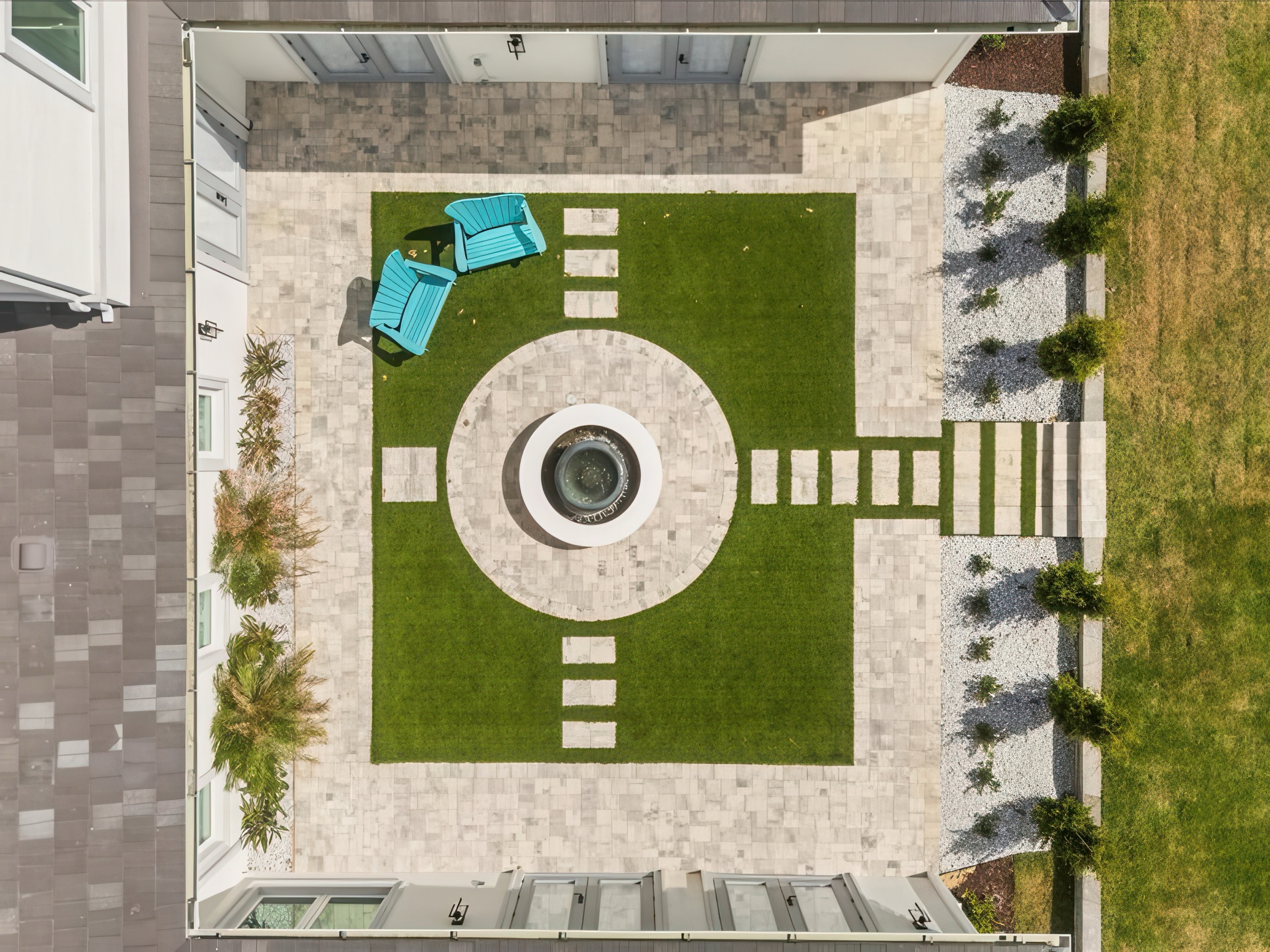 7800 Whitemarsh Way — the walled courtyard and circular fountain, seen from directly above